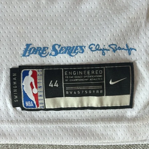 Official NBA Lakers White jersey - Lebron James - Size Medium - Picture 3 of 4